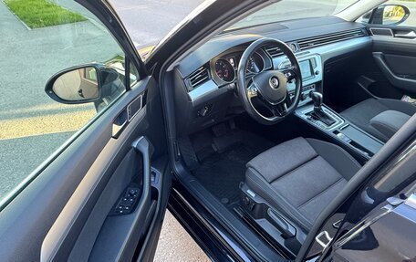 Volkswagen Passat B8 рестайлинг, 2017 год, 1 830 000 рублей, 10 фотография