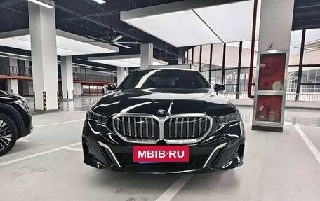 BMW 5 серия, 2024 год, 5 665 000 рублей, 2 фотография