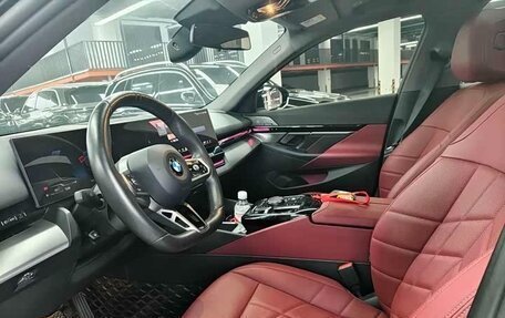 BMW 5 серия, 2024 год, 5 665 000 рублей, 8 фотография