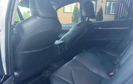 Toyota Camry, 2018 год, 2 050 000 рублей, 7 фотография