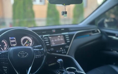 Toyota Camry, 2018 год, 2 050 000 рублей, 5 фотография