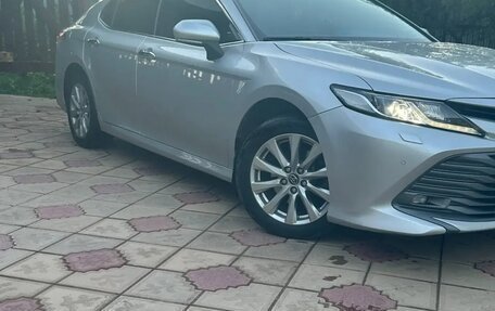 Toyota Camry, 2018 год, 2 050 000 рублей, 3 фотография