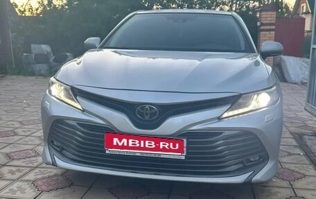 Toyota Camry, 2018 год, 2 050 000 рублей, 2 фотография