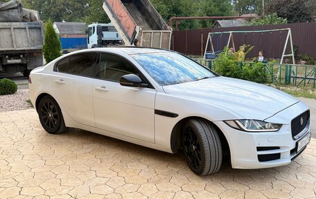 Jaguar XE I рестайлинг, 2015 год, 1 460 000 рублей, 2 фотография