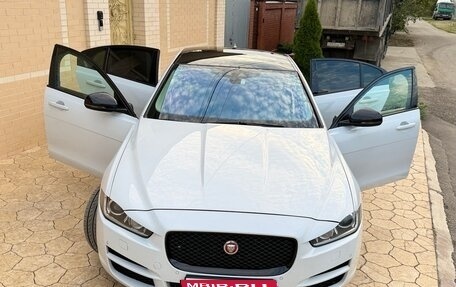 Jaguar XE I рестайлинг, 2015 год, 1 460 000 рублей, 3 фотография