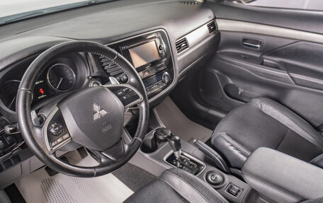 Mitsubishi Outlander III рестайлинг 3, 2014 год, 1 929 000 рублей, 8 фотография