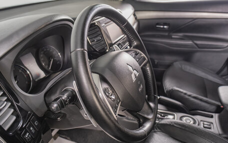 Mitsubishi Outlander III рестайлинг 3, 2014 год, 1 929 000 рублей, 13 фотография