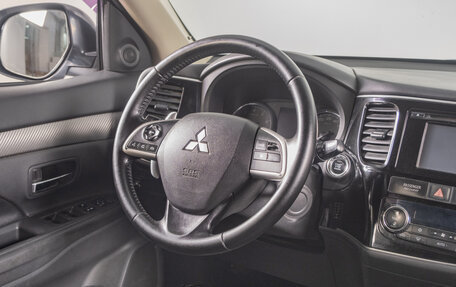 Mitsubishi Outlander III рестайлинг 3, 2014 год, 1 929 000 рублей, 10 фотография