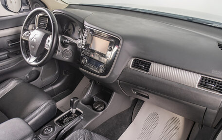 Mitsubishi Outlander III рестайлинг 3, 2014 год, 1 929 000 рублей, 18 фотография