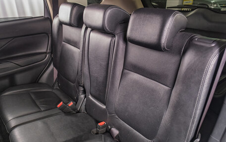 Mitsubishi Outlander III рестайлинг 3, 2014 год, 1 929 000 рублей, 19 фотография