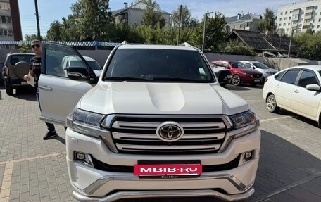 Toyota Land Cruiser 200, 2017 год, 6 100 000 рублей, 6 фотография