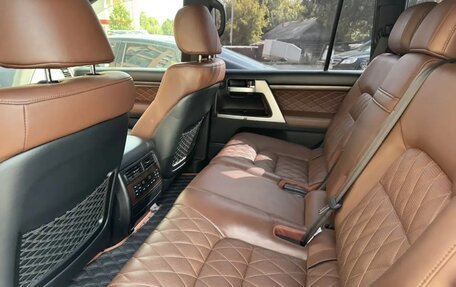 Toyota Land Cruiser 200, 2017 год, 6 100 000 рублей, 31 фотография