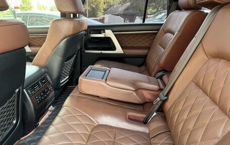 Toyota Land Cruiser 200, 2017 год, 6 100 000 рублей, 32 фотография