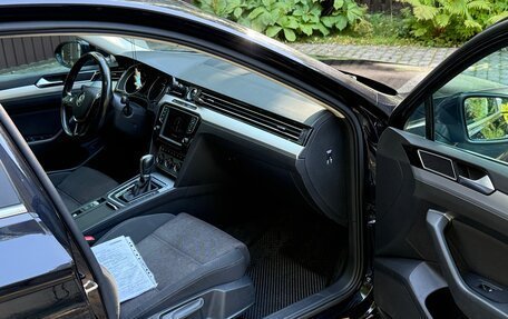 Volkswagen Passat B8 рестайлинг, 2017 год, 1 650 000 рублей, 16 фотография
