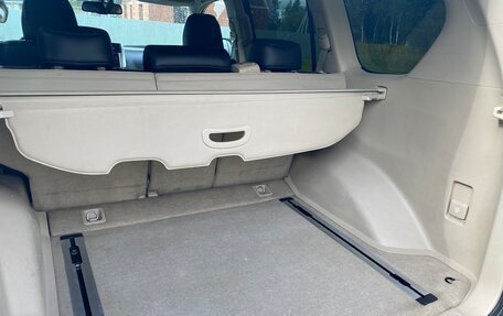 Toyota Land Cruiser Prado 150 рестайлинг 2, 2010 год, 2 490 000 рублей, 14 фотография