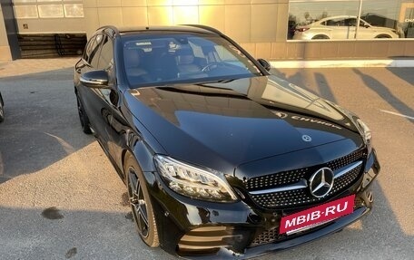 Mercedes-Benz C-Класс, 2019 год, 2 600 000 рублей, 4 фотография