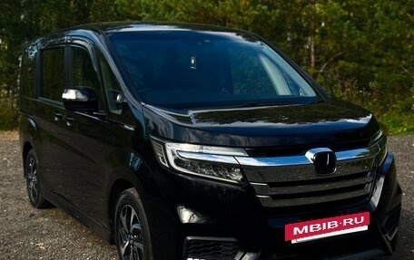 Honda Stepwgn IV, 2019 год, 2 430 000 рублей, 2 фотография
