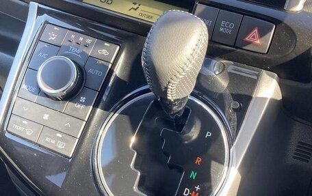 Toyota Wish II, 2017 год, 1 545 000 рублей, 21 фотография