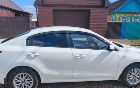 KIA Rio IV, 2018 год, 1 350 000 рублей, 2 фотография
