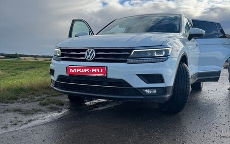 Volkswagen Tiguan II, 2018 год, 2 600 000 рублей, 1 фотография
