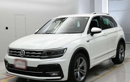 Volkswagen Tiguan II, 2019 год, 2 100 000 рублей, 1 фотография