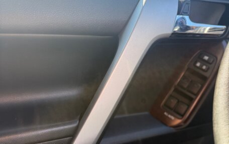Toyota Land Cruiser Prado 150 рестайлинг 2, 2013 год, 3 600 000 рублей, 8 фотография