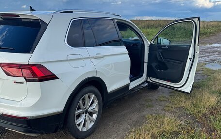 Volkswagen Tiguan II, 2018 год, 2 600 000 рублей, 6 фотография