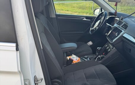Volkswagen Tiguan II, 2018 год, 2 600 000 рублей, 7 фотография