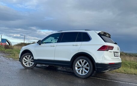 Volkswagen Tiguan II, 2018 год, 2 600 000 рублей, 3 фотография