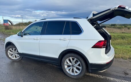 Volkswagen Tiguan II, 2018 год, 2 600 000 рублей, 13 фотография