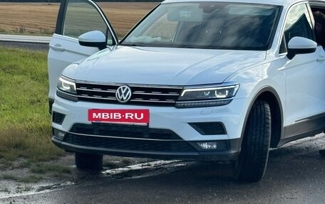 Volkswagen Tiguan II, 2018 год, 2 600 000 рублей, 2 фотография