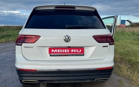 Volkswagen Tiguan II, 2018 год, 2 600 000 рублей, 4 фотография