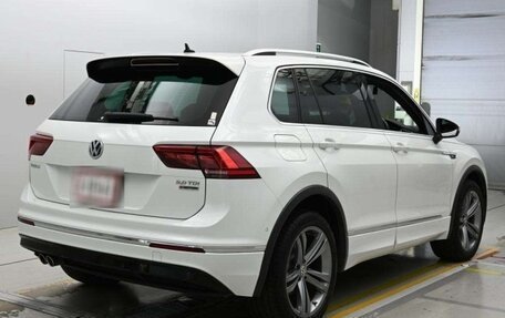 Volkswagen Tiguan II, 2019 год, 2 100 000 рублей, 4 фотография