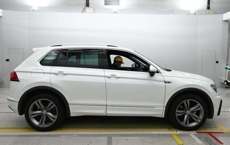 Volkswagen Tiguan II, 2019 год, 2 100 000 рублей, 3 фотография