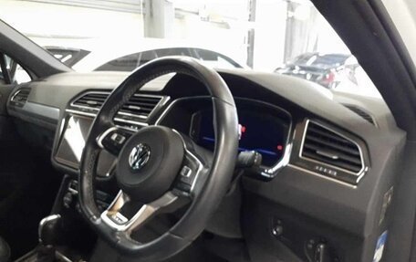 Volkswagen Tiguan II, 2019 год, 2 100 000 рублей, 8 фотография