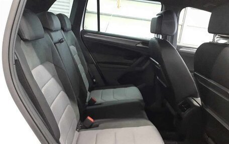 Volkswagen Tiguan II, 2019 год, 2 100 000 рублей, 10 фотография