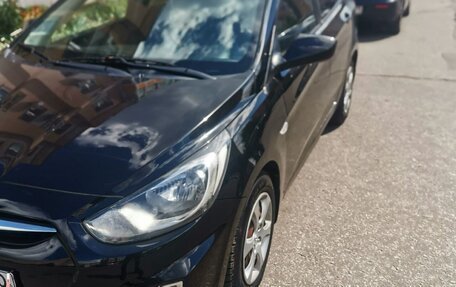 Hyundai Solaris II рестайлинг, 2013 год, 820 000 рублей, 4 фотография