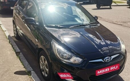Hyundai Solaris II рестайлинг, 2013 год, 820 000 рублей, 5 фотография