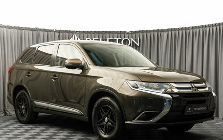 Mitsubishi Outlander III рестайлинг 3, 2017 год, 1 890 000 рублей, 2 фотография