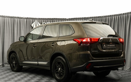 Mitsubishi Outlander III рестайлинг 3, 2017 год, 1 890 000 рублей, 4 фотография