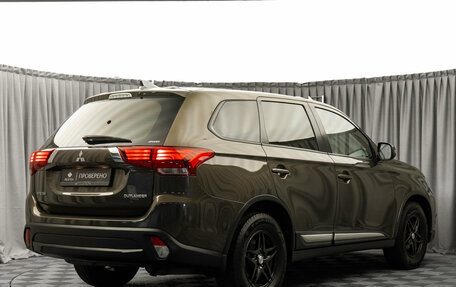 Mitsubishi Outlander III рестайлинг 3, 2017 год, 1 890 000 рублей, 5 фотография