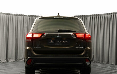 Mitsubishi Outlander III рестайлинг 3, 2017 год, 1 890 000 рублей, 6 фотография