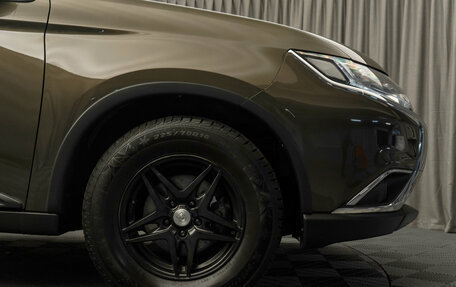 Mitsubishi Outlander III рестайлинг 3, 2017 год, 1 890 000 рублей, 20 фотография