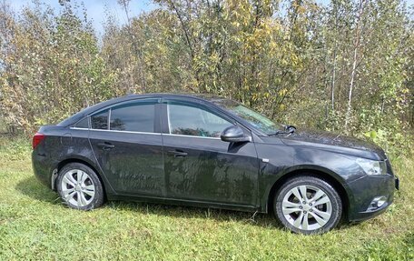 Chevrolet Cruze II, 2011 год, 800 000 рублей, 4 фотография