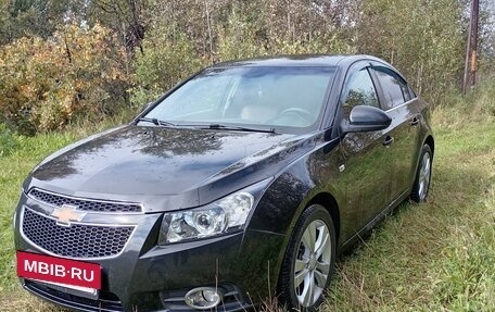 Chevrolet Cruze II, 2011 год, 800 000 рублей, 3 фотография