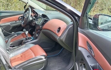 Chevrolet Cruze II, 2011 год, 800 000 рублей, 11 фотография