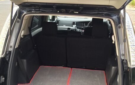 Toyota ISis I, 2011 год, 1 290 000 рублей, 6 фотография