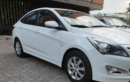 Hyundai Solaris II рестайлинг, 2015 год, 1 500 000 рублей, 2 фотография