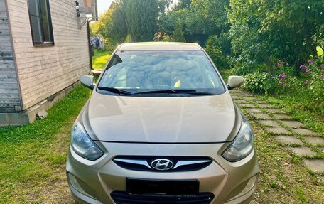 Hyundai Solaris II рестайлинг, 2011 год, 550 000 рублей, 1 фотография