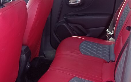 Jeep Renegade I рестайлинг, 2019 год, 1 250 000 рублей, 17 фотография
